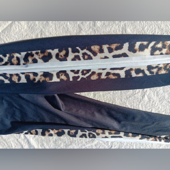 Black and Leopard Print Leggings - Picture 2 of 5